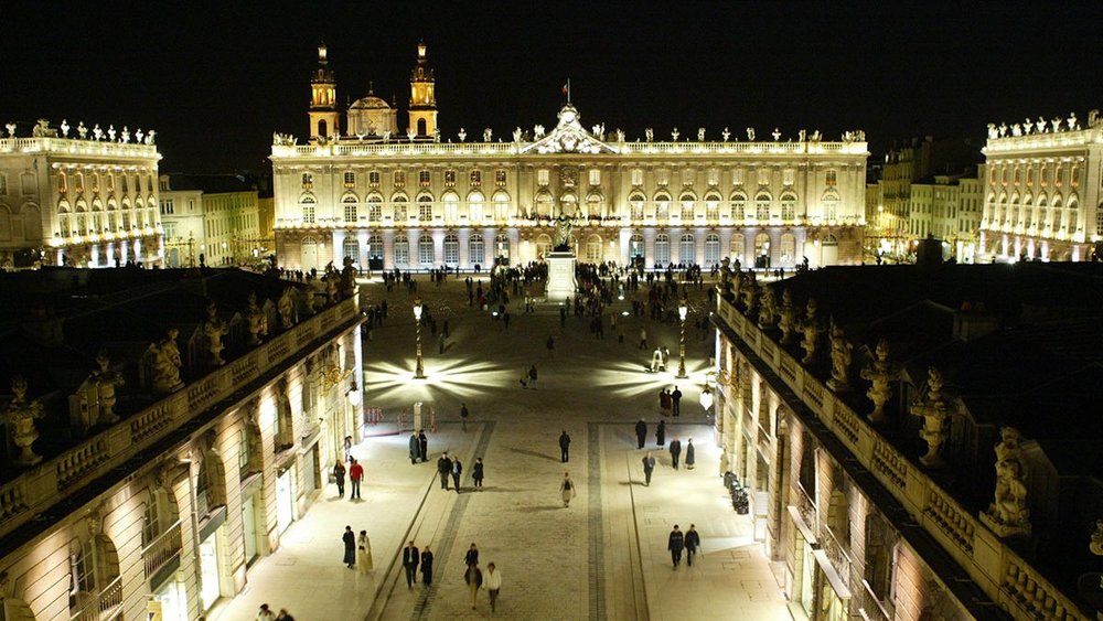 Conciergerie Nancy : Vue de la Place Stanislas illuminée, illustrant l'attractivité pour la gestion Airbnb.